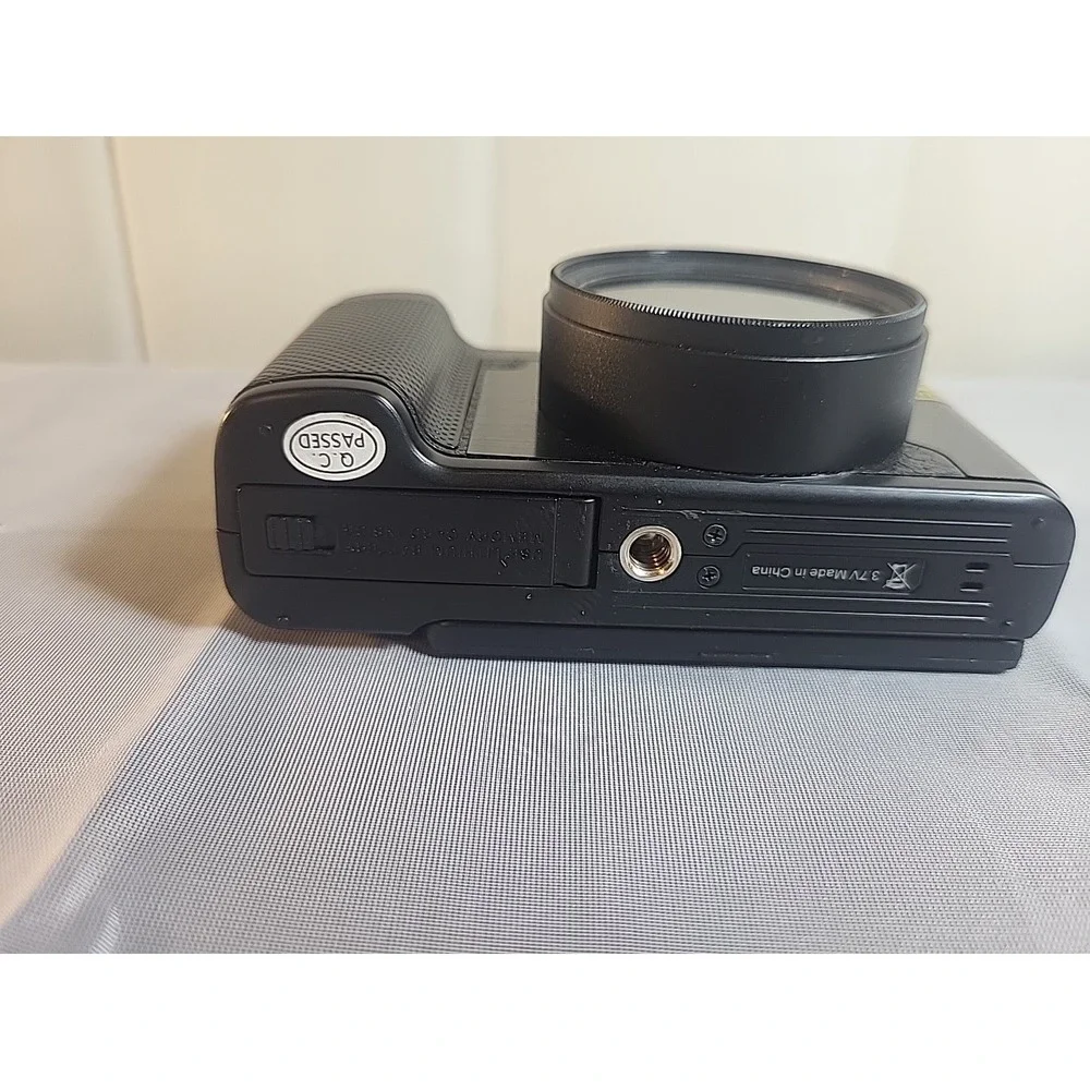 Digital Cam Vlogging Camera 2.7K UHD Video 24 MP Photo Flip Rotate Selfie Screen